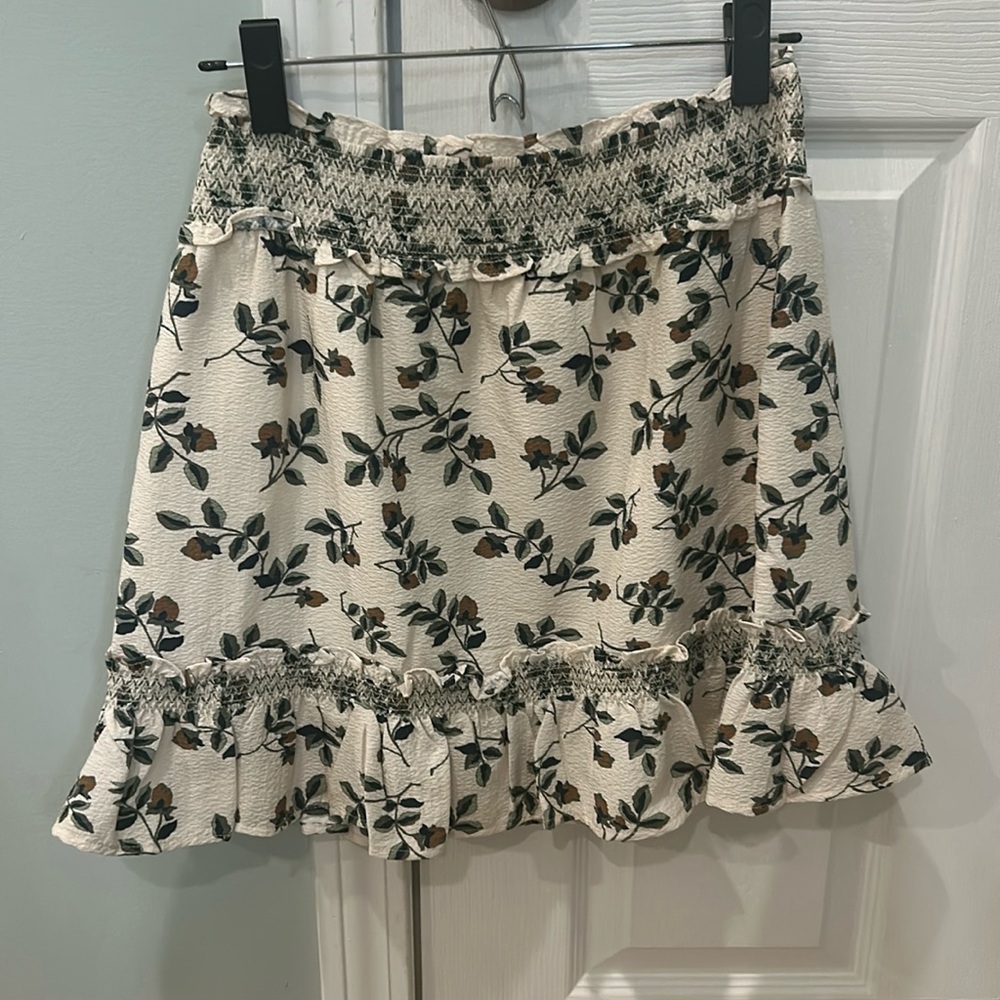 Very cute casual skirt worn only once!